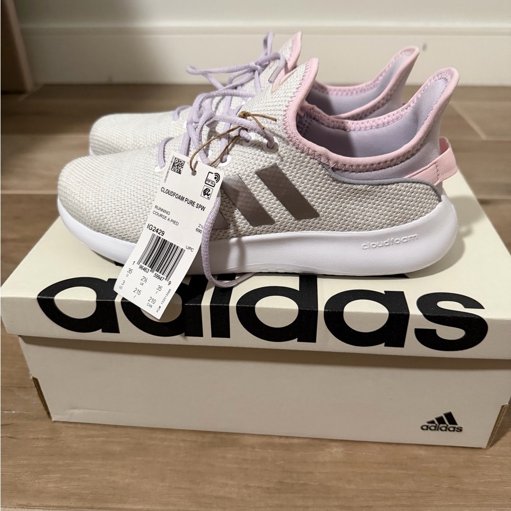Stylish Adidas Sneakers for girls size 3US. Never worn. Box included.
